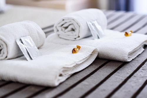 a group of towels sitting on top of a table at Saint Peter Cozy Apartment in Rome
