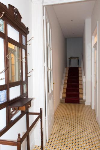 a hallway with a stairway with a hallwayngth at Casa Velha Guesthouse in Porto
