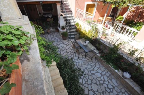 Κήπος έξω από το Villa Makrades