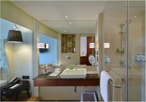 a bathroom with a sink and a shower at Fortune Park Sishmo, Bhubaneshwar - Member ITC's Hotel Group in Bhubaneshwar