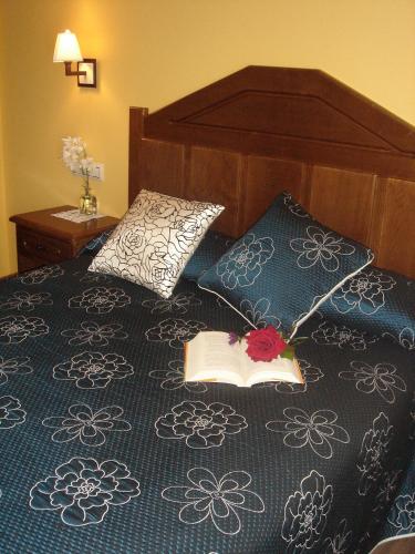 Postel nebo postele na pokoji v ubytování Hotel Rural El Caseron de Linarejos