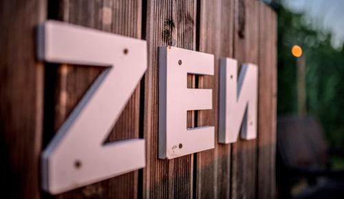 a sign that says zebra on a wooden wall at La Petite Couronne, Ecolodge & Lofts in Saint-Cricq-Chalosse