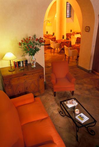 a living room with an orange couch and a table at Hotel Santa Maria in Rome