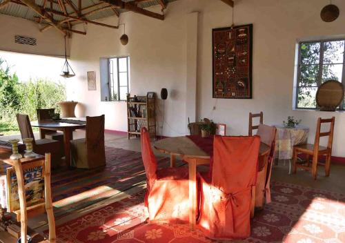 a dining room with a table and chairs in a room at Bugesera Lodge in Mulinja