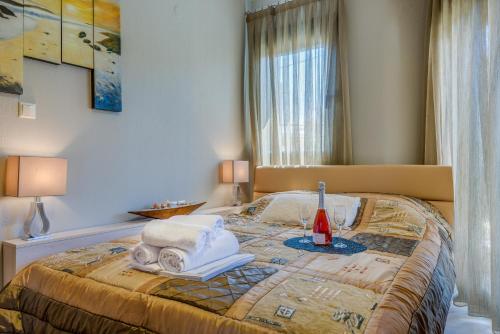 A bed or beds in a room at Toroni Blue