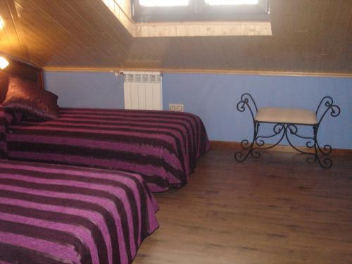 Postel nebo postele na pokoji v ubytování Hotel Rural El Caseron de Linarejos