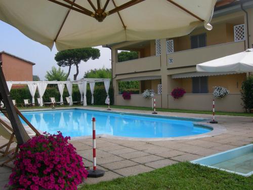 Swimmingpoolen hos eller tæt på Il Palco residence