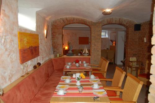 a dining room with a table and chairs in a room at Parkhotel del Mar in Sassnitz