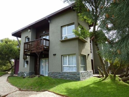 a house with a balcony on the front of it at Aguamansa in Las Gaviotas