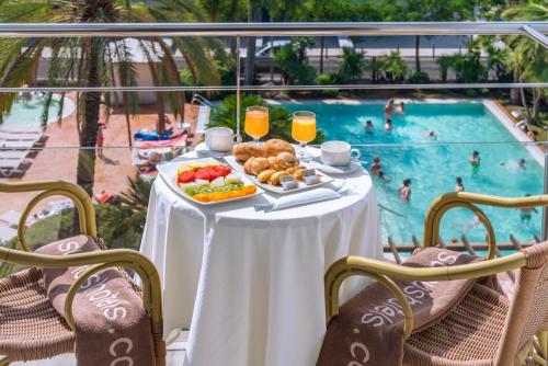 Comida en o cerca de este hotel