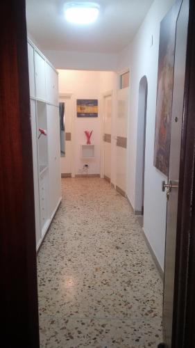an empty hallway with a room with white walls and a hallwayngthngthngthngth at Casa Giramondo in Rome