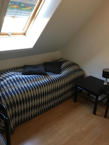 En eller flere senge i et værelse på AB Centrum Randers
