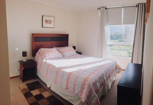 Een bed of bedden in een kamer bij La mejor vista de Papudo