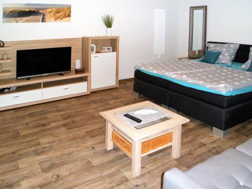 Tempat tidur dalam kamar di Ferienwohnung Anke - Apartment 3c