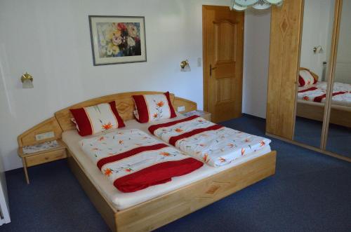 Postel nebo postele na pokoji v ubytování Ferienwohnung Haas Maria