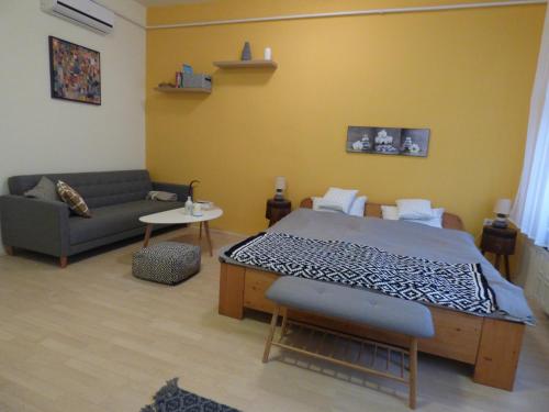 Gallery image of Yellow Apartment in Debrecen