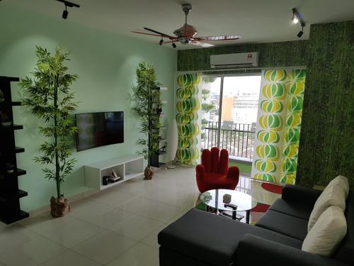 Μια τηλεόραση ή/και κέντρο ψυχαγωγίας στο Garden Apartment at Zenith