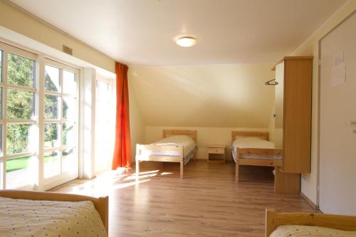 מיטה או מיטות בחדר ב-Kõrveküla Holiday Centre