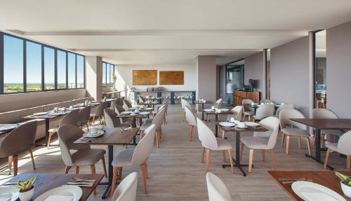 Restoran ili drugo mesto za obedovanje u objektu Hotel Sites Montería