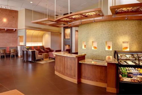 a lobby of a restaurant with a waiting room at Hyatt Place Savannah Airport in Savannah