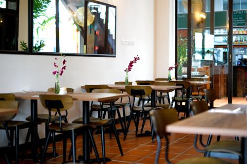 Areca Hotel Penang tesisinde bir restoran veya yemek mekanı