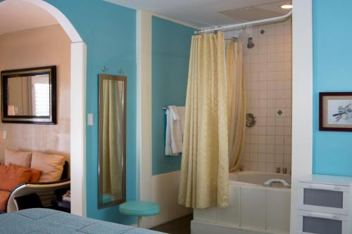 Kylpyhuone majoituspaikassa Palm Springs Rendezvous