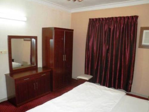 Postel nebo postele na pokoji v ubytování Al Farhan Hotel Suites - Al Salam