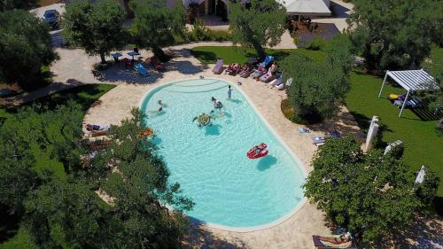 an overhead view of a swimming pool in a resort at Isola Verde Agriturismo in Carovigno