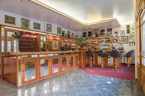 Ο χώρος του lounge ή του μπαρ στο Hotel Bayernland