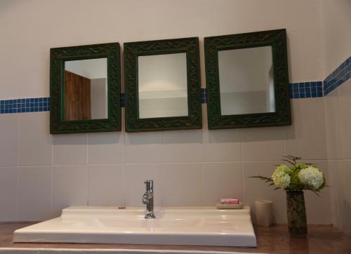 Koupelna v ubytování Molly's Cottage