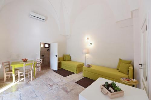 Χώρος καθιστικού στο Corte dei melograni-Suite familiare-zona Ostuni