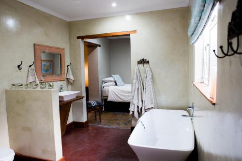 Ένα μπάνιο στο three birds country house