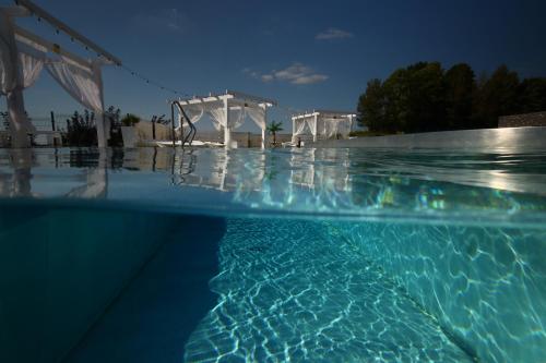 a swimming pool with blue water in a resort at Termy Warmińskie in Lidzbark Warmiński