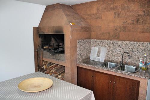 Dapur atau dapur kecil di OurMadeira - Casa de Campo, countryside