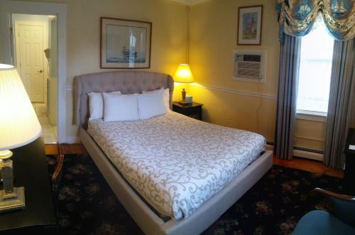 Кровать или кровати в номере Bellevue House