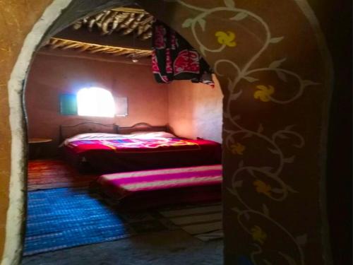Een bed of bedden in een kamer bij Camp Iguidi Tours