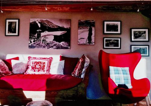 Ruang duduk di Chambre d'Hôtes La Grange des Ecrins