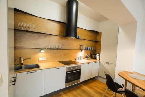Een keuken of kitchenette bij Jizera Apartments Soukenna