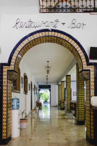 an archway in a building with a restaurant box at Hotel Colon Merida in Mérida