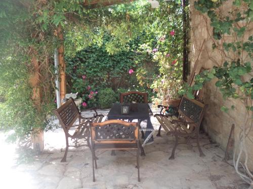 Un jardín fuera de Lantana Stone House
