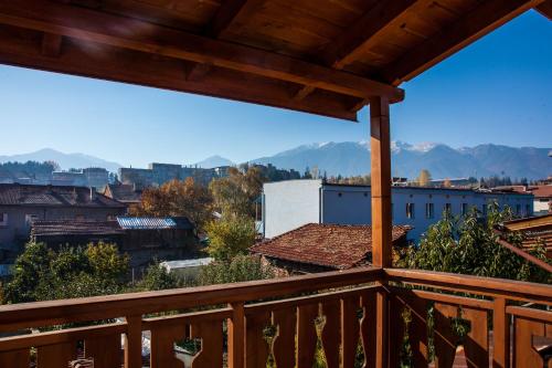 Ein Balkon oder eine Terrasse in der Unterkunft Valevitsata Guesthouse