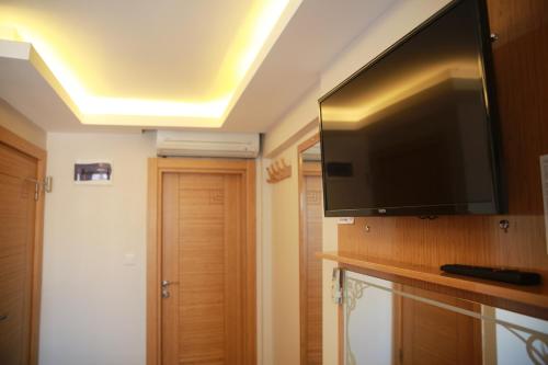a room with a flat screen tv on a ceiling at Hotel Black Pearl in Istanbul