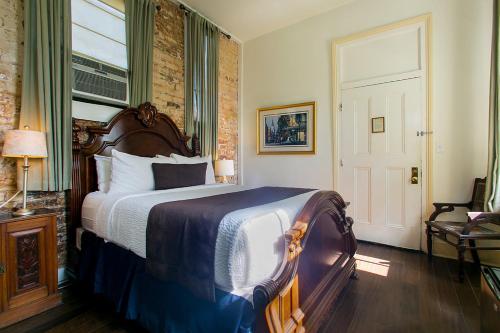 Lafitte Hotel & Bar Image