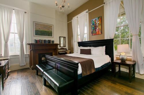 Lafitte Hotel & Bar Image