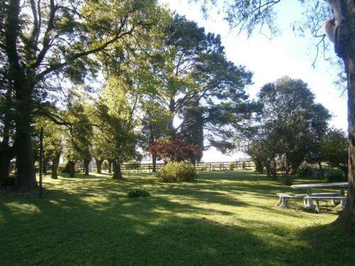 a park with a picnic table and trees at Casa De Campo La Huella in San Andrés de Giles