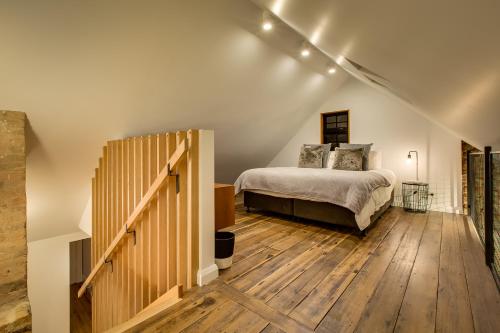 Ein Bett oder Betten in einem Zimmer der Unterkunft White Room Apartments