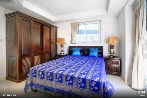 Säng eller sängar i ett rum på Tranquil Ocean View Apartment