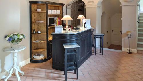 a bar in a room with a table and a stool at Villa Sibilla in Bubbio