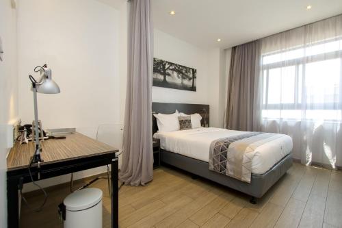 Postel nebo postele na pokoji v ubytování Imperial Hotel Express