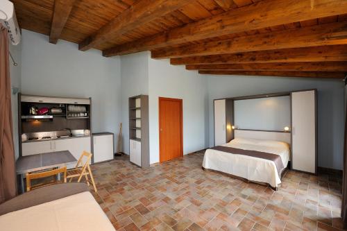 a bedroom with a bed and a desk in a room at Agriturismo Belsito Pian Di Boccio in Bevagna